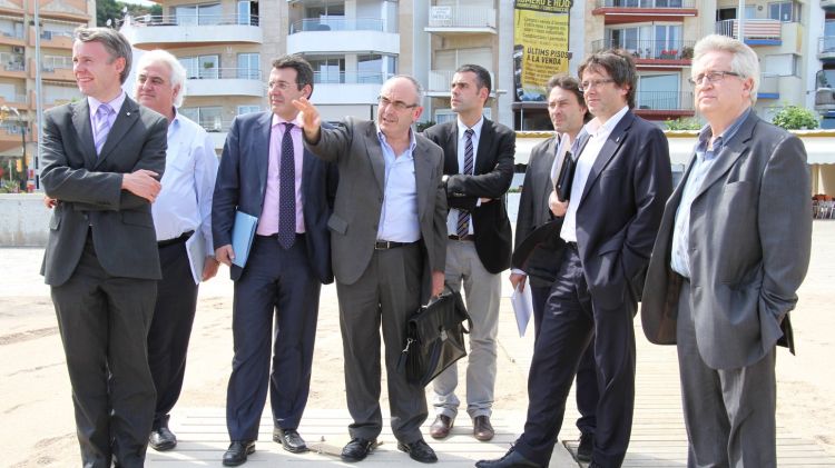 Els alcaldes reunits a Blanes minuts abans de la reunió © AG