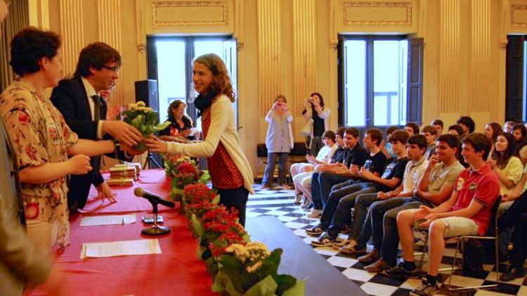 Una de les guanyadores amb l'alcalde de Girona, Carles Puigdemont © AG