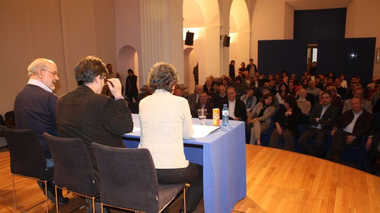 Un centenar de persones van omplir l'auditori de la Casa de Cultura © M. Estarriola