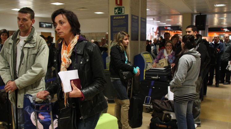 Passatgers a l'aeroport de Girona (arxiu) © ACN