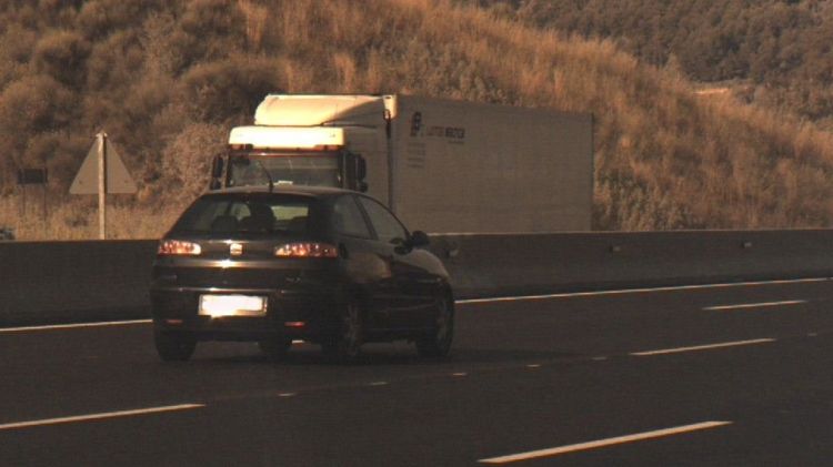 Fotografia del radar amb el vehicle infractor que circulava per l'autopista © AG