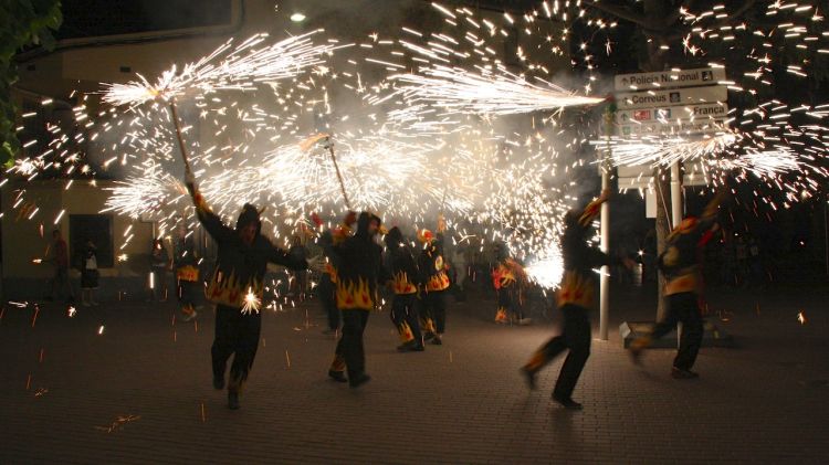 Un instant durant la processó de foc de La Jonquera © ACN