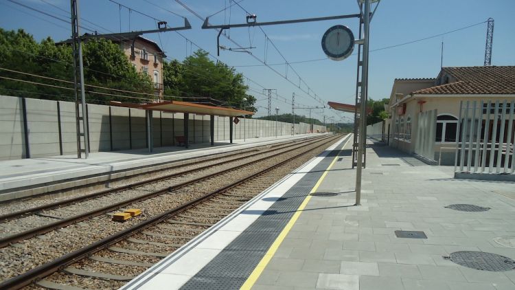 L'estació d'Hostalric un cop ja acabades les obres per millorar-ne l'accessibilitat © ACN