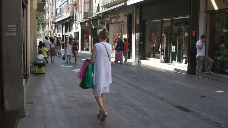 Un dels principals carrers comercials de Figueres (arxiu) © ACN