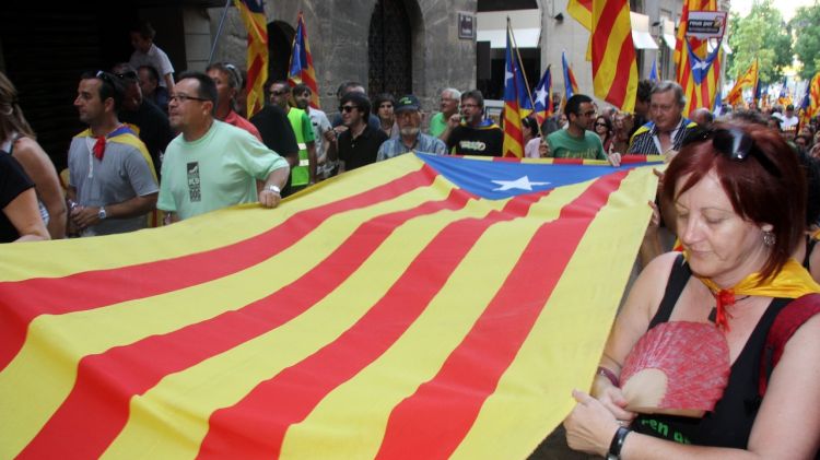 Una estelada gegant, durant la manifestació de dissabte passat a de Lleida © ACN