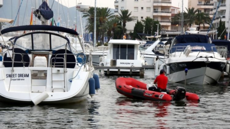 Des d'aquest dimecres dues embarcacions semirígides s'encarregaran de controlar els usuaris de la marina © ACN