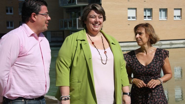 La portaveu del PP a l'Ajuntament de Girona, Concepció Veray (centre) © ACN