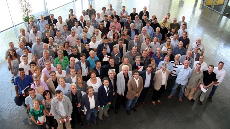 Els representants dels municipis agrupats a l'AMI al Palau de Congressos de Girona © ACN