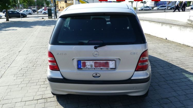 El vehicle aturat per la policia, amb la matrícula manipulada © ACN