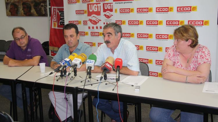 Els responsables del sector del comerç de UGT i CCOO a Girona © ACN