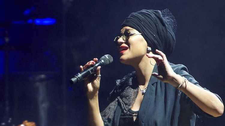 Un instant durant l'actuació de Melody Gardot al Festival Castell de Peralada © Toti Ferrer