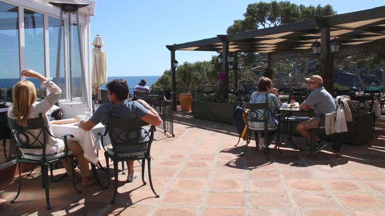 Uns turistes en un hotel de Begur (arxiu)