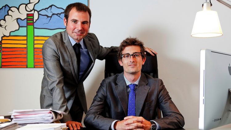 Els advocats Andrés Ruiz i Antoni Blanch, que han portat la defensa de la clienta de CatalunyaCaixa © ACN
