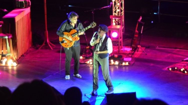 Un instant durant el concert del cantautor Yves Jamait al Portalblau