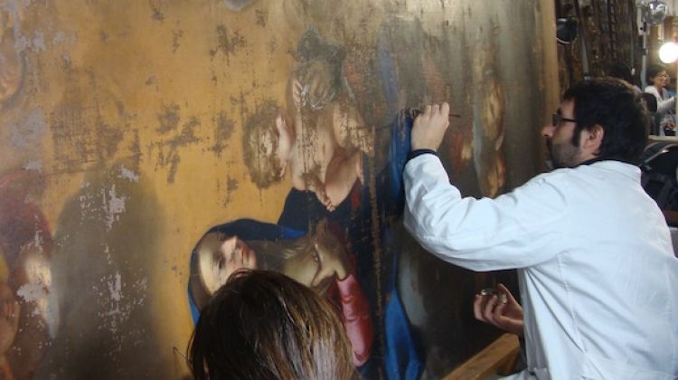 Un moment del procés de restauració del quadre 'Lactatio de Sant Bernat de Claravall'