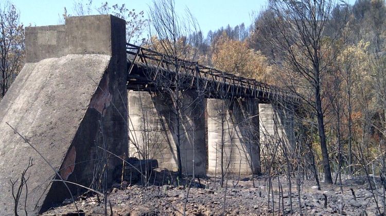 L'incendi de l'Alt Empordà va cremar part de les canonades que porten aigua © ACN