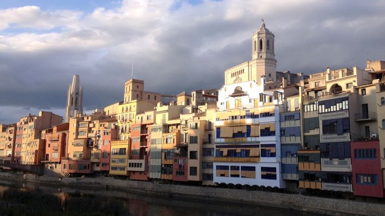 La Catedral i la basílica presideixen el perfil de Girona © ACN