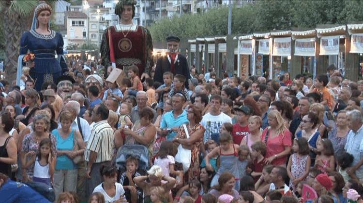 Centenars de persones han omplert el centre de Blanes