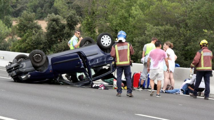 Un ferit lleu després de bolcar un vehicle a l'AP-7, a Vilademuls © ACN