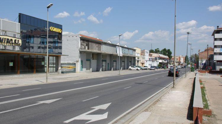 Algunes de les naus industrials situades a la carretera Barcelona de Girona © ACN