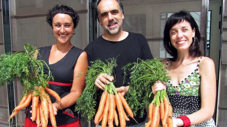 Quim Marcé, director d'El Teatre Bescanó, amb Elena Martinell i Meritxell Yanes © ACN