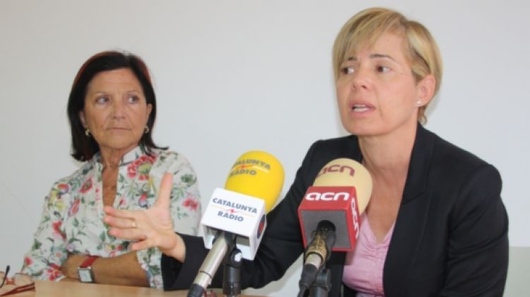 La regidora del PSC a Girona Amèlia Barbero (esquerra) i la portaveu del partit, Pia Bosch © ACN