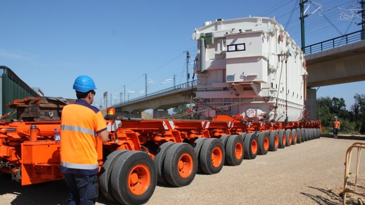 Un dels set transformadors que integren l'estació de Santa Llogaia © ACN