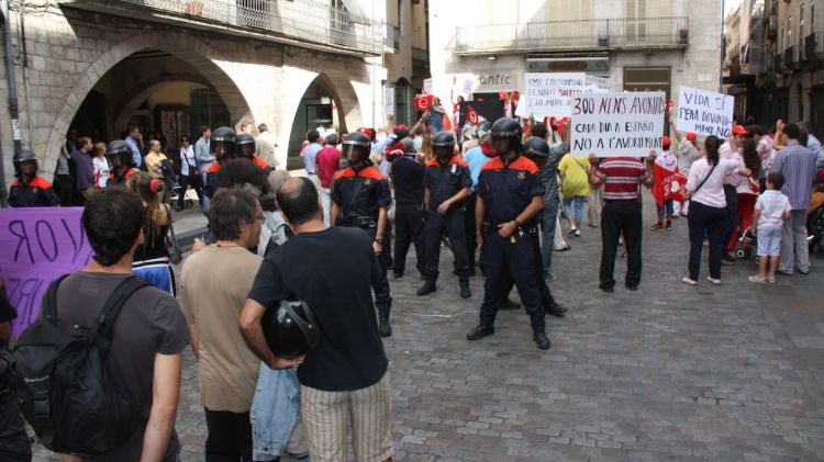 Durant una hora s'han viscut moments de tensió entre els manifestants © ACN