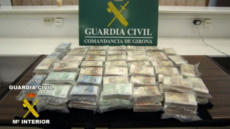 Els diners comissats per la Guàrdia Civil a la Jonquera © ACN