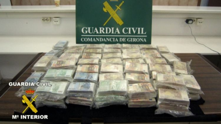 Els diners comissats per la Guàrdia Civil a la Jonquera © ACN