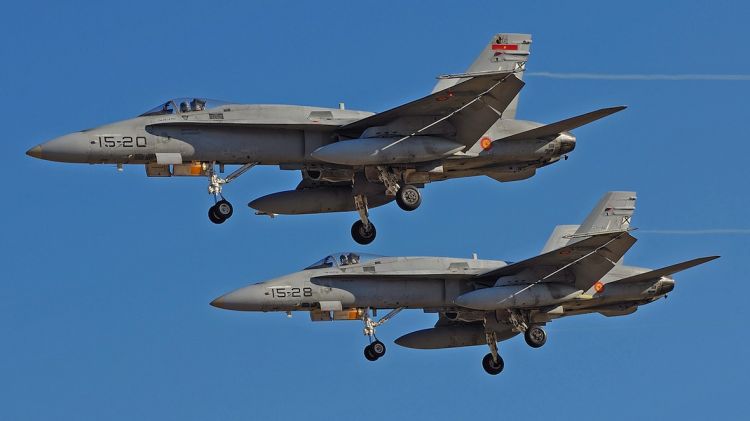 F-18 en ple vol, en una foto d'arxiu de l'Exèrcit de l'Aire © ACN