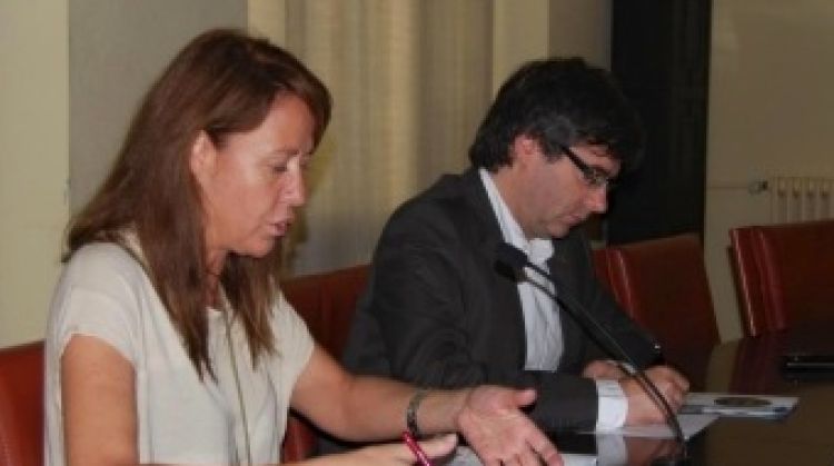 La regidora de Promoció i Ocupació, Marta Madrenas, i l'alcalde, Carles Puigdemont © ACN