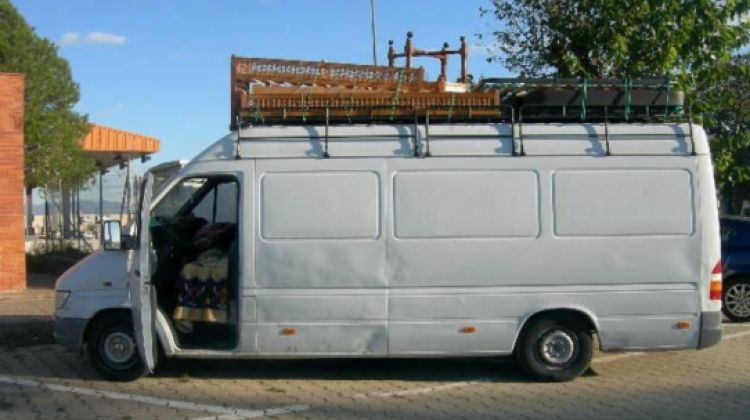 La furgoneta que els Mossos d'Esquadra van denunciar per portar 700 quilos més del pes màxim autoritzat
