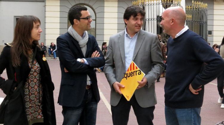 El cap de llista d'ERC per Girona, Roger Torrent, fent campanya a Figueres © ACN