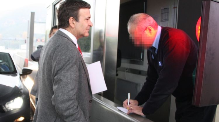 El candidat de SI, Alfons López Tena, presenta la peatge de Martorell la proposta de Llei © ACN