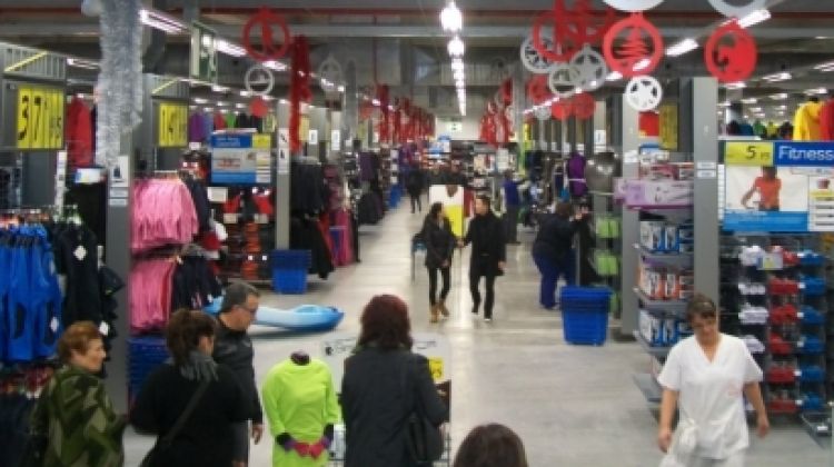 La cadena especialitzada en esports Decathlon ha doblat la superfície de venda a Figueres © ACN