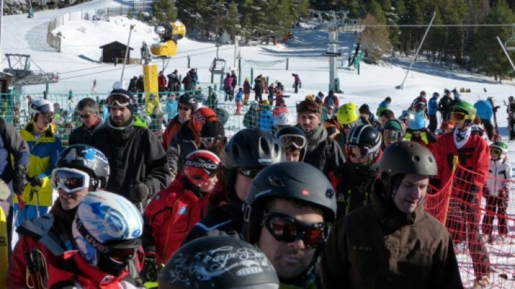 Esquiadors inaugurant la temporada, aquest cap de setmana a l'estació de la Masella © ACN