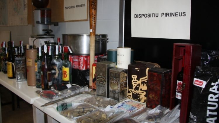 El dispositiu 'Pirineus' ha comissat ampolles de licor, armes prohibides, diners, droga i 370l. de gasoil robats © ACN