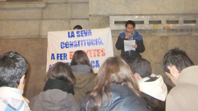 Moment de la lectura del manifest contra la Constitució