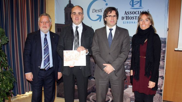 D'esquerra a dreta: Ramon Ramos, Xavier Nicolazzi, Carles Puigdemont i Coralí Cunyat © ACN