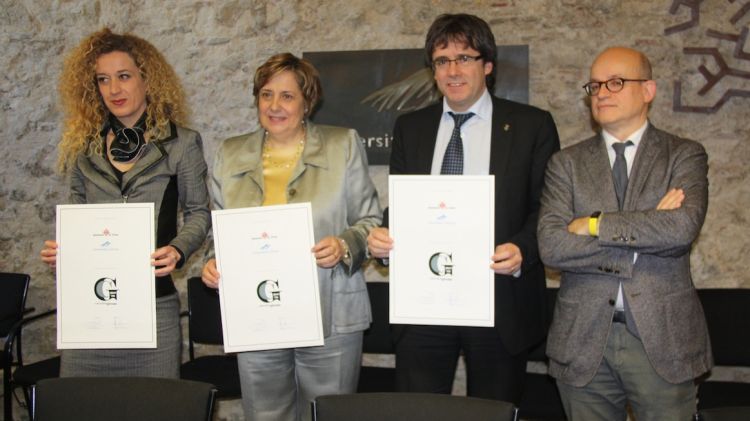 D'esquerra a dreta:Lluïsa Marsal, Anna Maria Geli, Carles Puigdemont i Joaquim Matria Puigvert © ACN