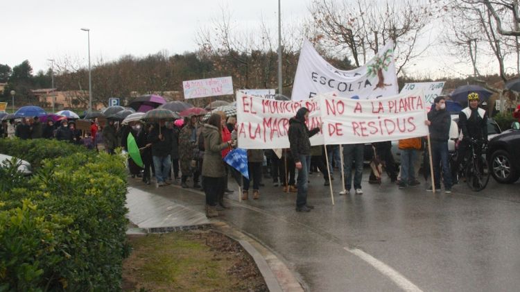 Els manifestants han tallat la circulació a l'entrada del municipi © ACN