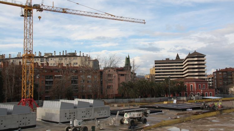 Diversos habitatges propers a l'estació del TAV de Girona © ACN
