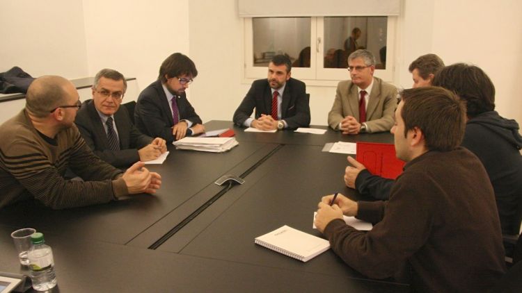 El conseller Santi Vila reunit amb membres de la Plataforma Carretera de la Vergonya © ACN