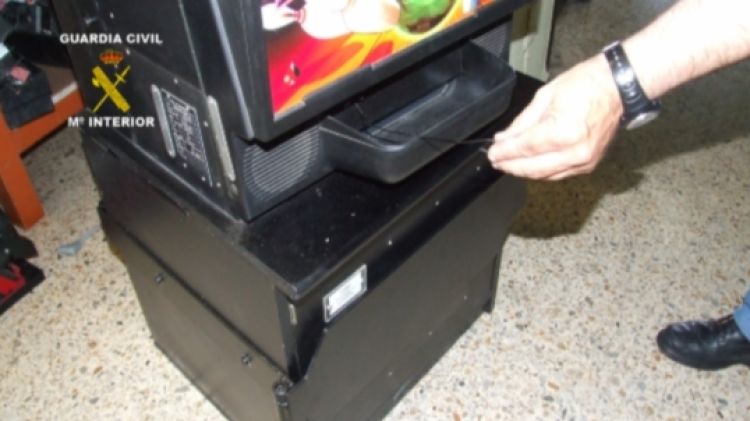 Els detinguts col·locaven un fil en un extrem del bitllet i podien recuperar-lo una vegada finalitzada la jugada