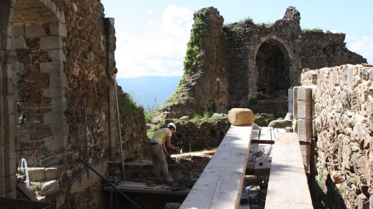 El recinte interior del castell de Montsoriu d'Arbúcies (arxiu)