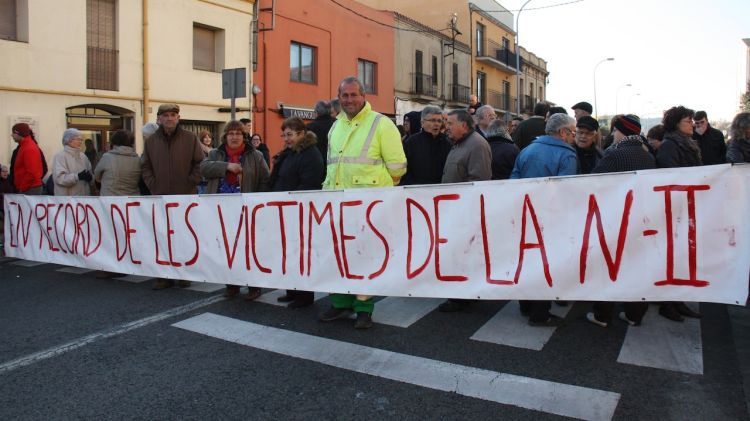 Un centenar de persones han tornat a tallar l'N-II aquest matí