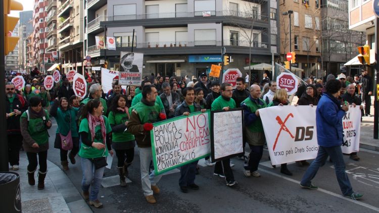 Els manifestants han tallat la circulació de diversos carrers del centre de Girona © ACN