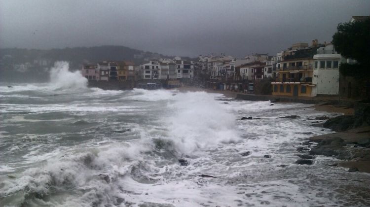 Efectes d'una llevantada a Calella de Palafrugell (arxiu)