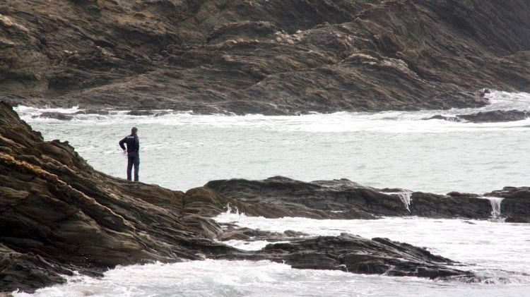 Els cossos d'emergències han rastrejat els racons de la costa rocosa de Cadaqués © ACN